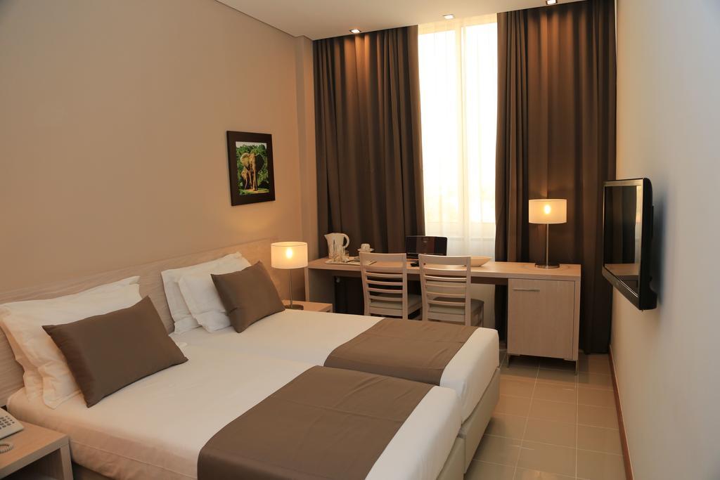 Fly Hotel Luanda Exteriör bild